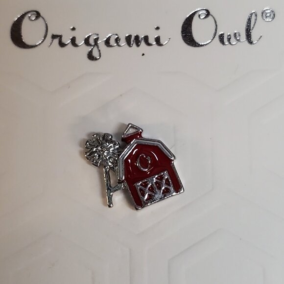 Origami Owl - Brand New Adorable Barn and Farm Charm - Picture 2 of 2